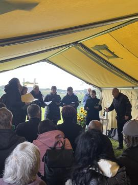 Dekliški pevski zbor Pole poje